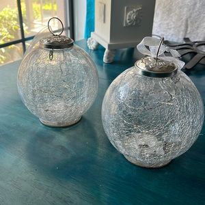 2 Clear crackle glass light up ornaments 🕯